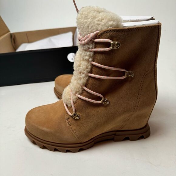 WOMEN'S JOAN OF ARCTIC™ WEDGE III LACE COZY BOOTIE New in Box - Picture 10 of 11